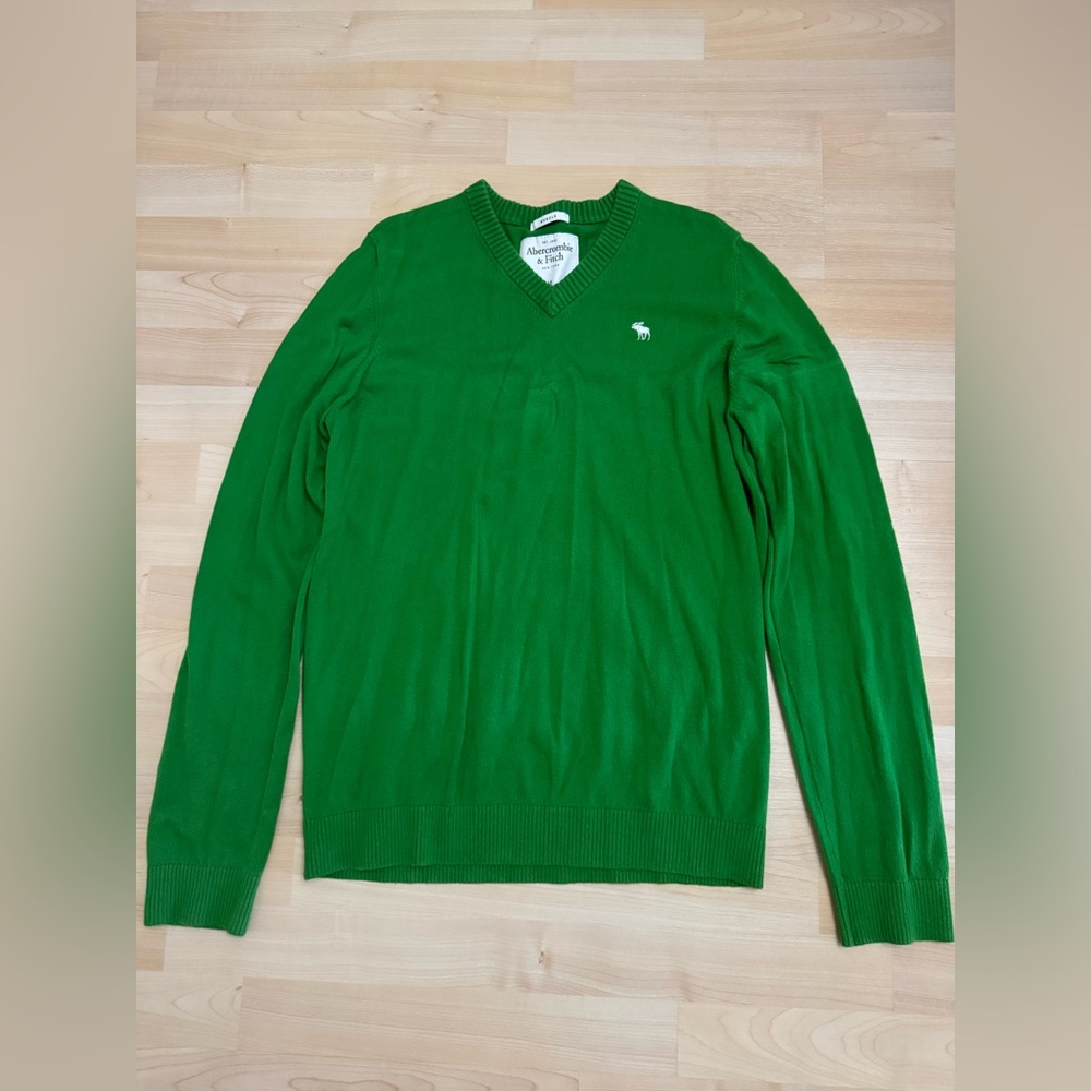 Abercrombie & Fitch V-neck knit sweater